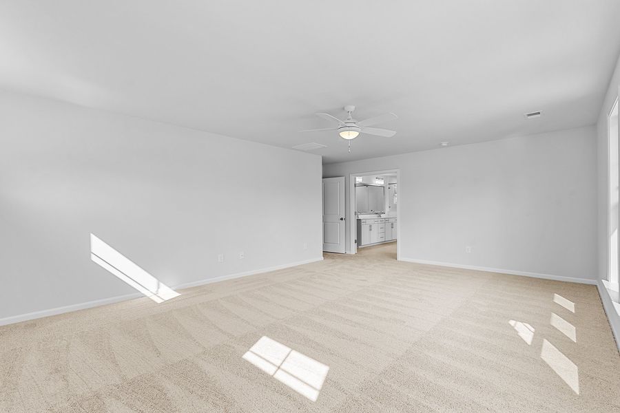 Spacious, unfurnished interior of a new home in Fieldstone, Lexington (Image 42).