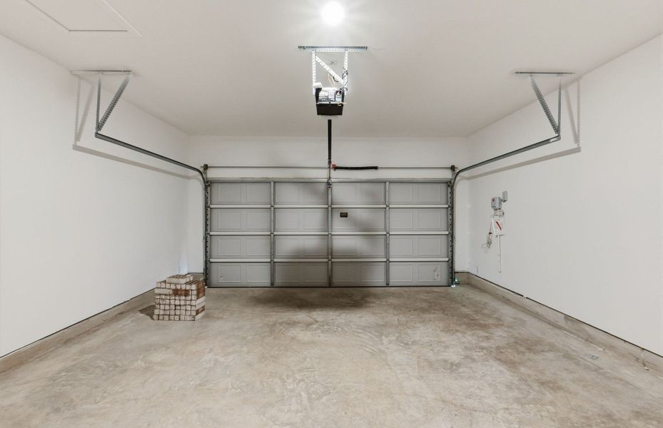 Spacious, unfurnished interior of a new home in Sunfield, Buda (Image 38). Spacious, unfurnished interior of a new home in Sunfield, Buda (Image 38).