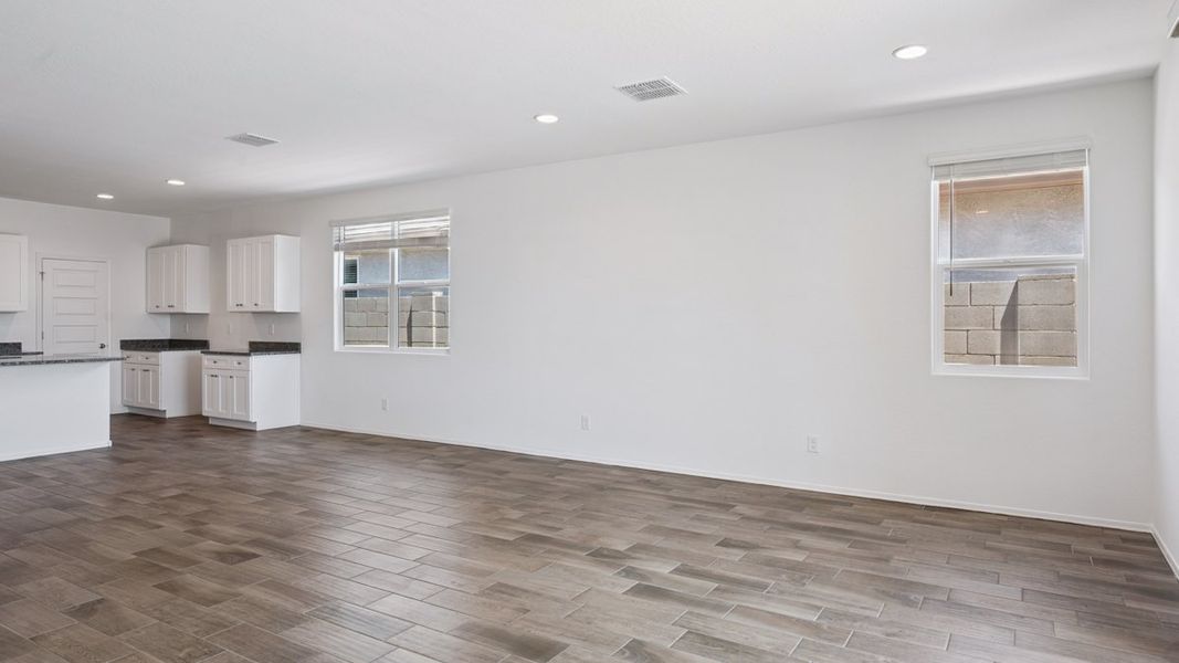 Spacious, unfurnished interior of a new home in Moonlight, Maricopa (Image 15).