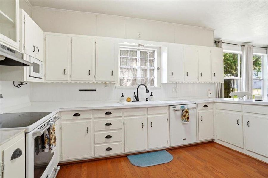 Furnished interior view inside a new home in , Itasca (Image 5).