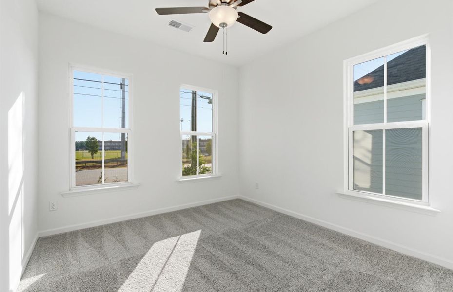 Spacious, unfurnished interior of a new home in Alston Park, Greenville (Image 27).