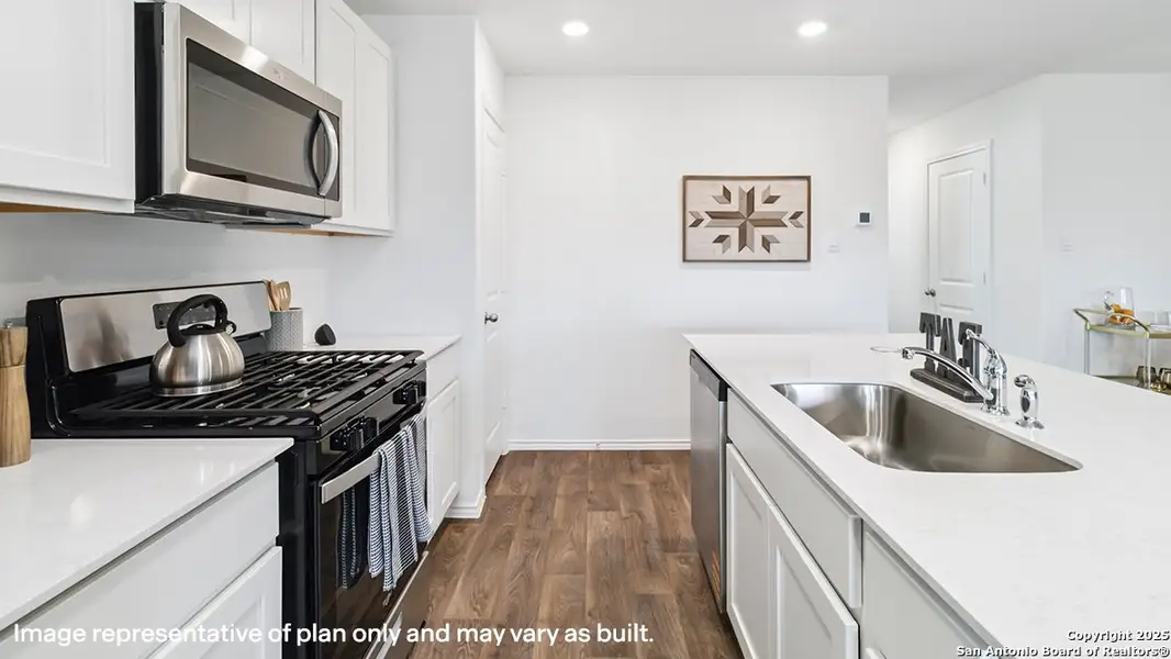 Furnished interior view inside a new home in Blue Ridge Ranch, San Antonio (Image 4). Furnished interior view inside a new home in Blue Ridge Ranch, San Antonio (Image 4).