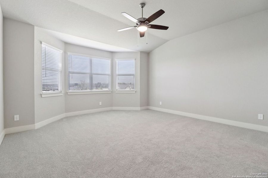 Spacious, unfurnished interior of a new home in Thomas Pond, San Antonio (Image 20). Spacious, unfurnished interior of a new home in Thomas Pond, San Antonio (Image 20).