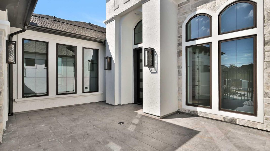 Exterior details and patio area of a home in Sienna, Missouri City (Image 11).