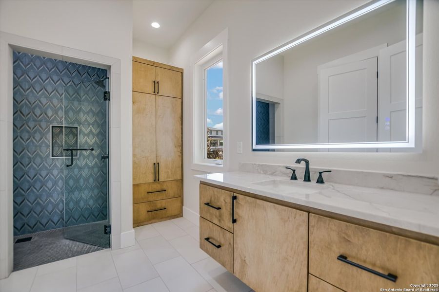 Furnished interior view inside a new home in , Kingsland (Image 16).