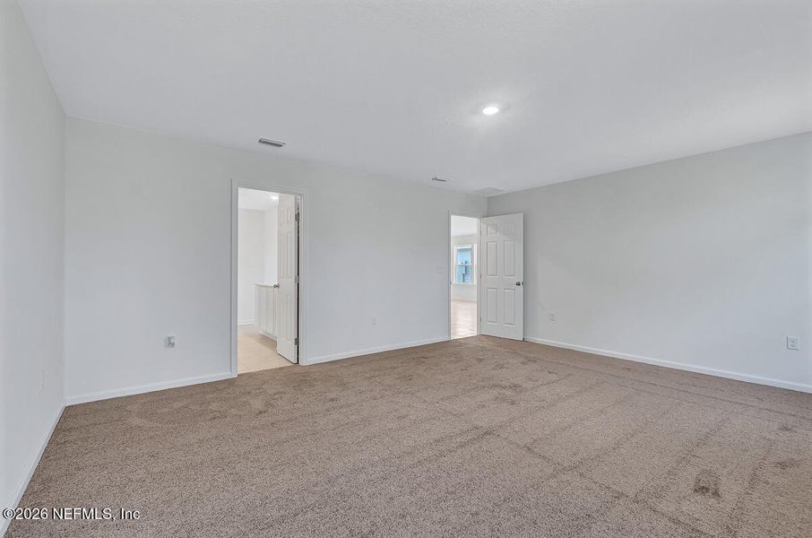 Spacious, unfurnished interior of a new home in Panther Creek, Jacksonville (Image 14).