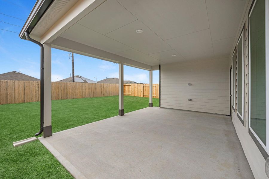 Exterior details and patio area of a home in Grand Mason Crossing, Katy (Image 3).