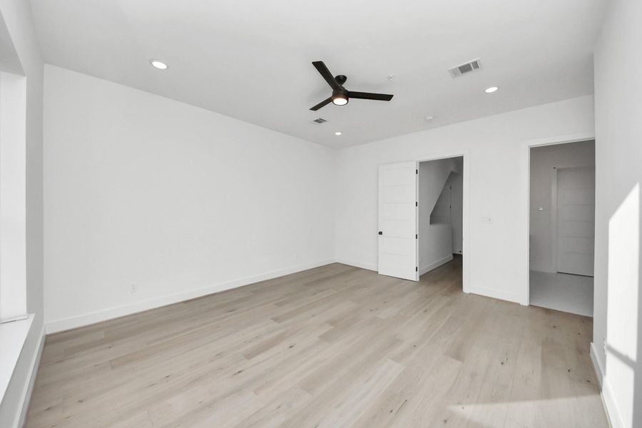 Spacious, unfurnished interior of a new home in , Houston (Image 21).