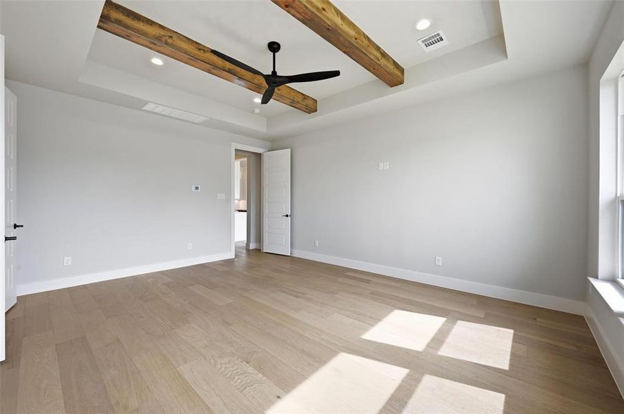 Spacious, unfurnished interior of a new home in Aledo Heights - Aledo ISD, Annetta South (Image 30).