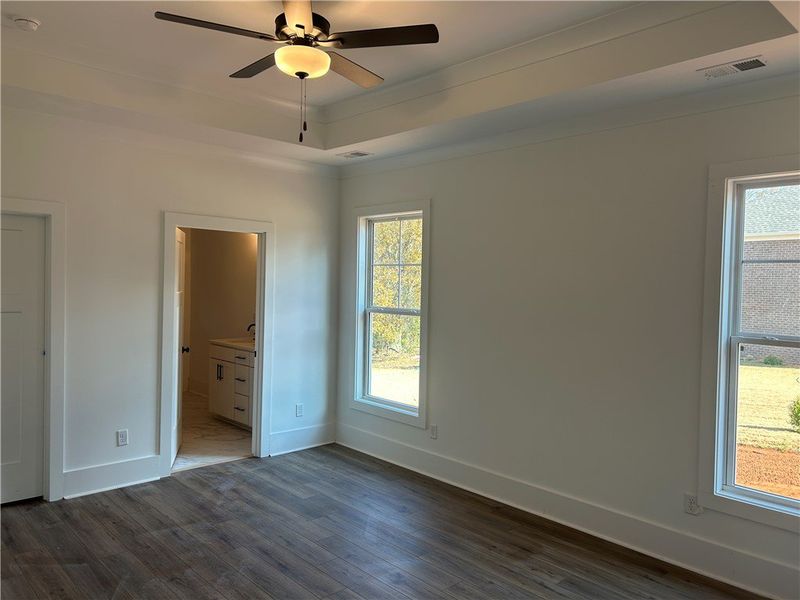 Spacious, unfurnished interior of a new home in Cross Creek Golf Club, Seneca (Image 21).