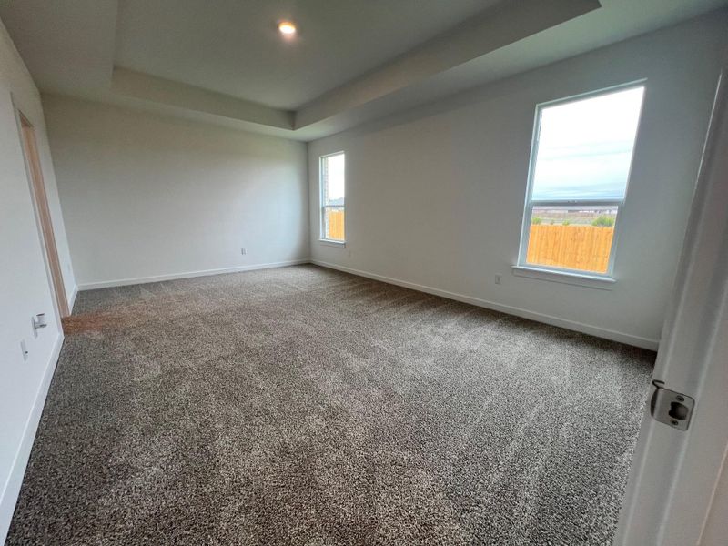 Spacious, unfurnished interior of a new home in Rosenbusch Ranch, Leander (Image 13).