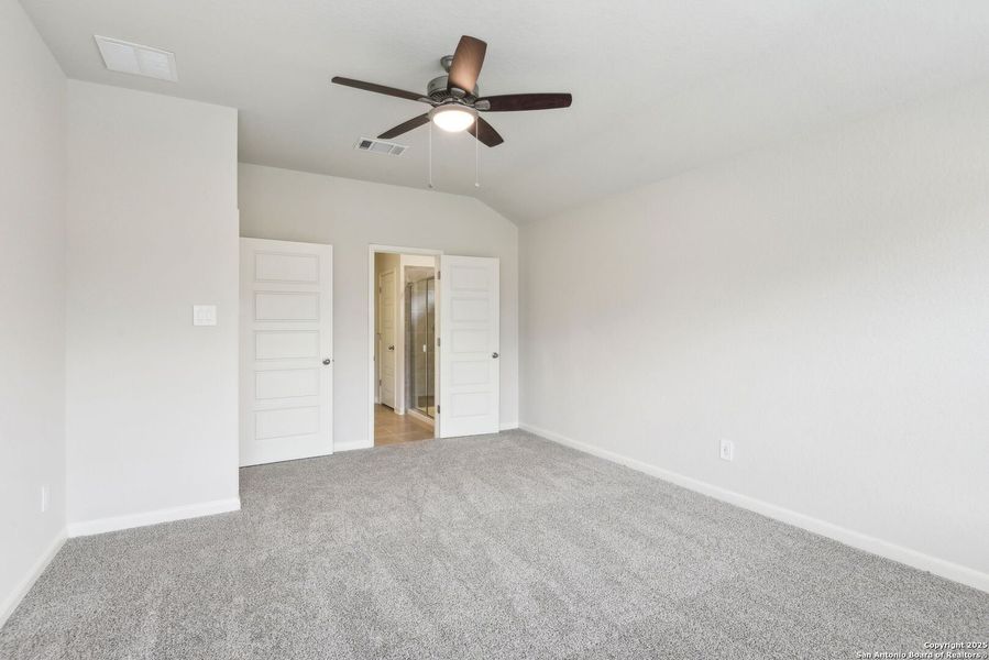 Spacious, unfurnished interior of a new home in Sagebrooke - Premier Series, San Antonio (Image 34).