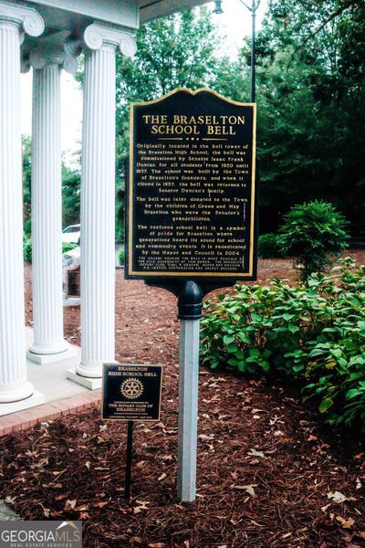 Front exterior of a new home in Rosewood Lake Estates, Hoschton, GA, highlighting curb appeal (Image 36).