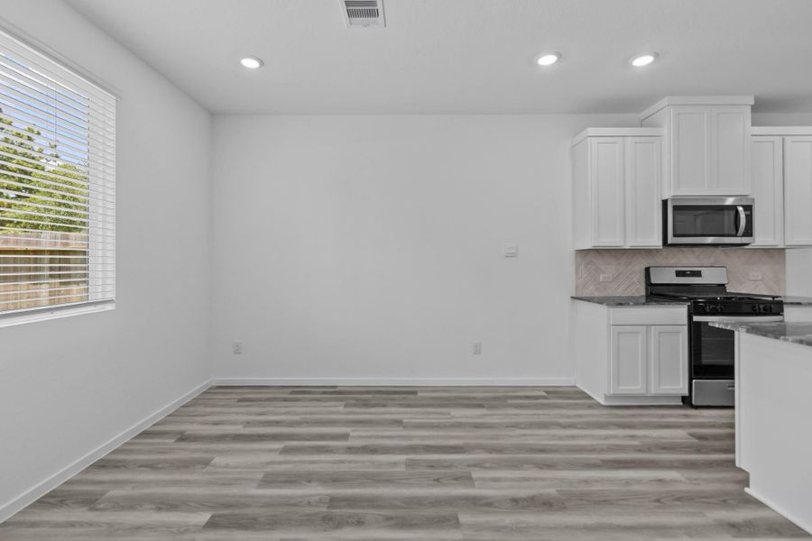 Spacious, unfurnished interior of a new home in , Houston (Image 16).