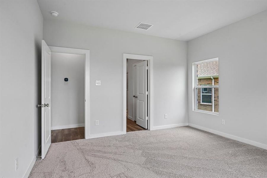 Spacious, unfurnished interior of a new home in Lone Oak, Alvarado (Image 31).
