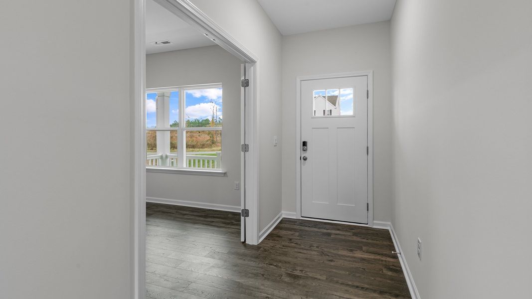Spacious, unfurnished interior of a new home in Country Creek, Lexington (Image 11).