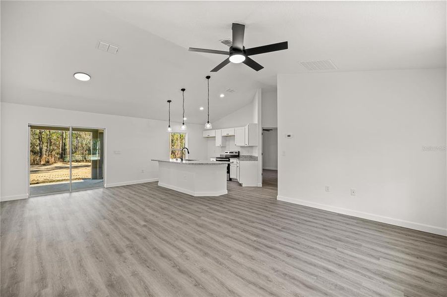 Spacious, unfurnished interior of a new home in , Dunnellon (Image 17).