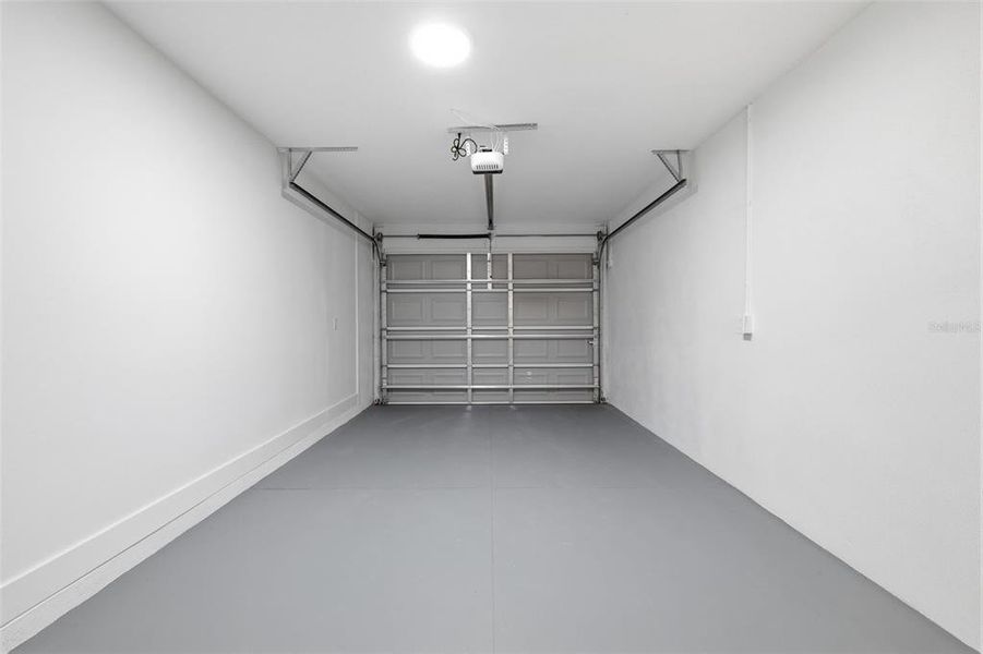 Spacious, unfurnished interior of a new home in , Crystal River (Image 19).