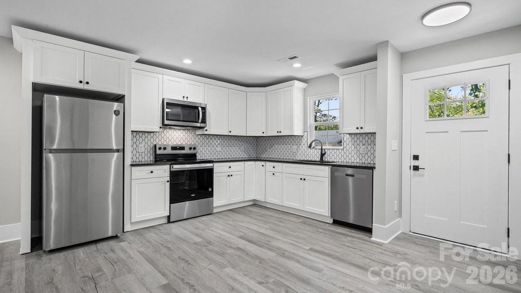 3320 Boyd St, Unit: A - Kitchen View 3320 Boyd St, Unit: A - Kitchen View
