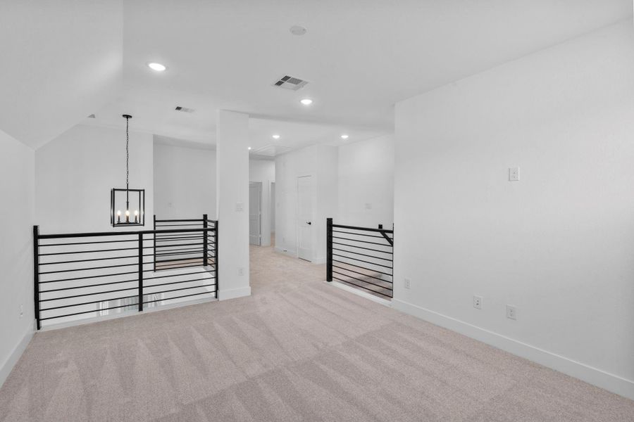 Spacious, unfurnished interior of a new home in Evergreen, Conroe (Image 26).