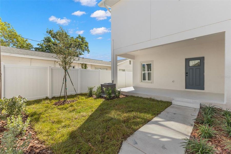 Exterior details and patio area of a home in , St. Petersburg (Image 3).