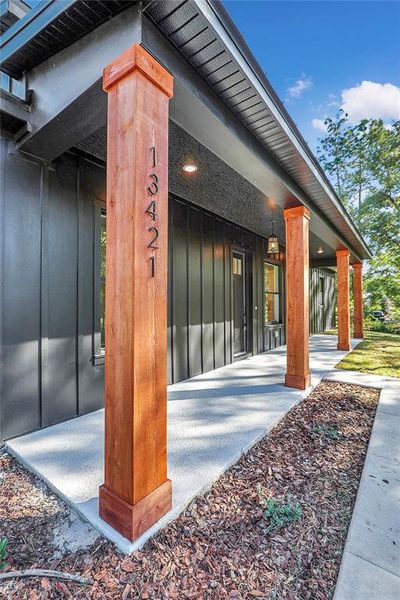 Exterior details and patio area of a home in , Ocala (Image 20).