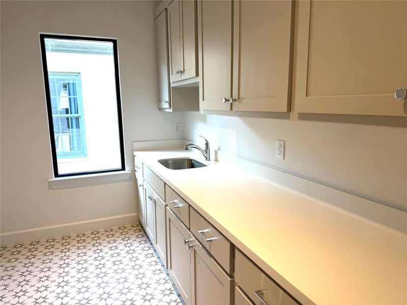 Full size Laundry Room