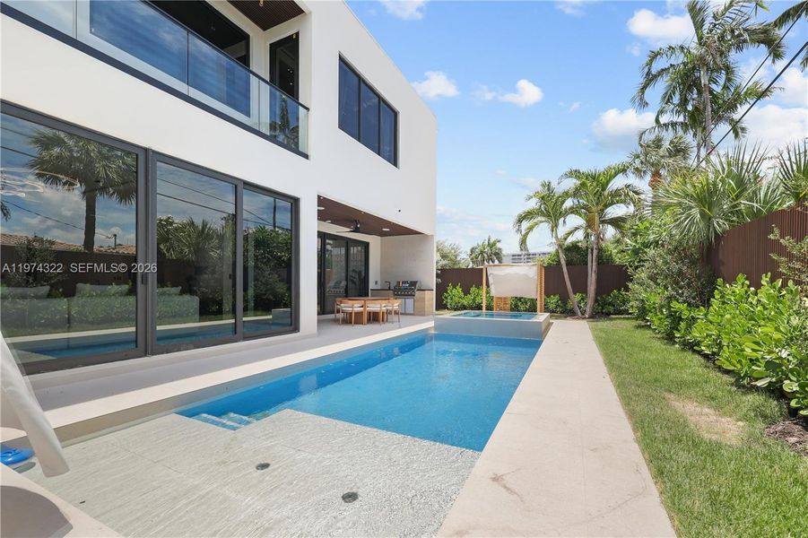 Exterior details and patio area of a home in , Fort Lauderdale (Image 3).