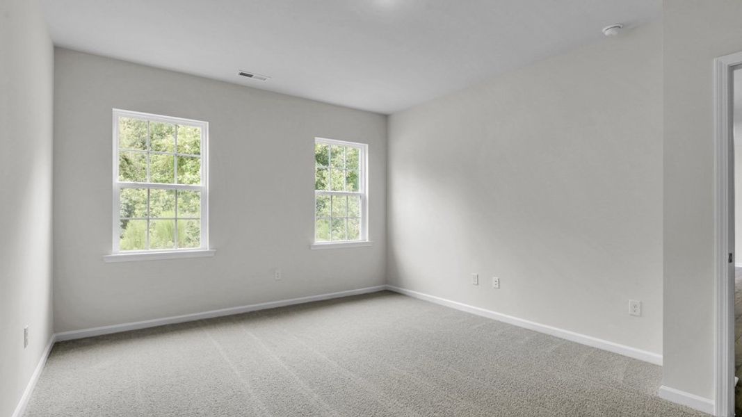 Spacious, unfurnished interior of a new home in Cross Creek, Spring Lake (Image 17).