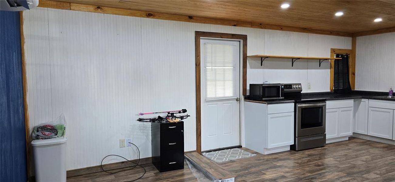 Furnished interior view inside a new home in , Yantis (Image 3).