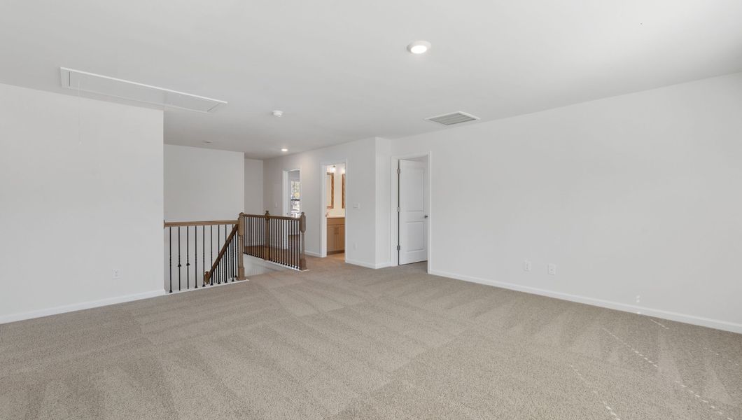 Spacious, unfurnished interior of a new home in Cottonwood Ridge, Piedmont (Image 21).