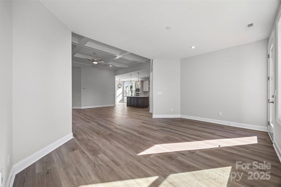 Spacious, unfurnished interior of a new home in Handsmill on Lake Wylie, York (Image 16).