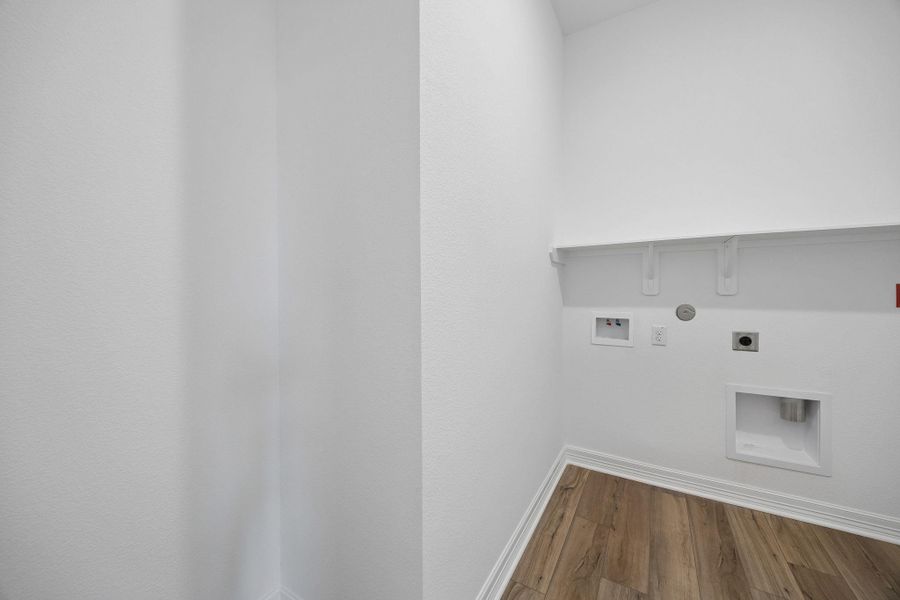 Spacious, unfurnished interior of a new home in Lago Mar, Texas City (Image 17).