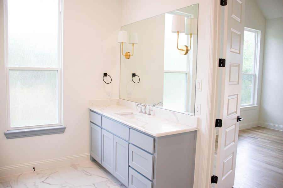 Representative furnished interior of a home built from the Hudson House by Trinity Classic Homes in Freeman Ranch, Weatherford (Image 12).