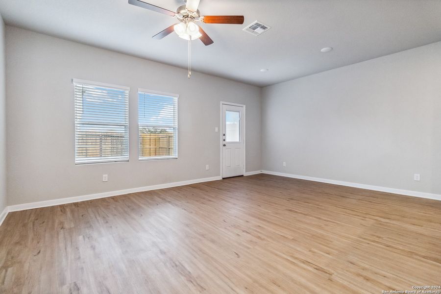 Spacious, unfurnished interior of a new home in Abbott Run, San Antonio (Image 32).