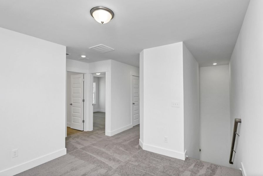 Spacious, unfurnished interior of a new home in Ashton Lakes, Lexington (Image 30).