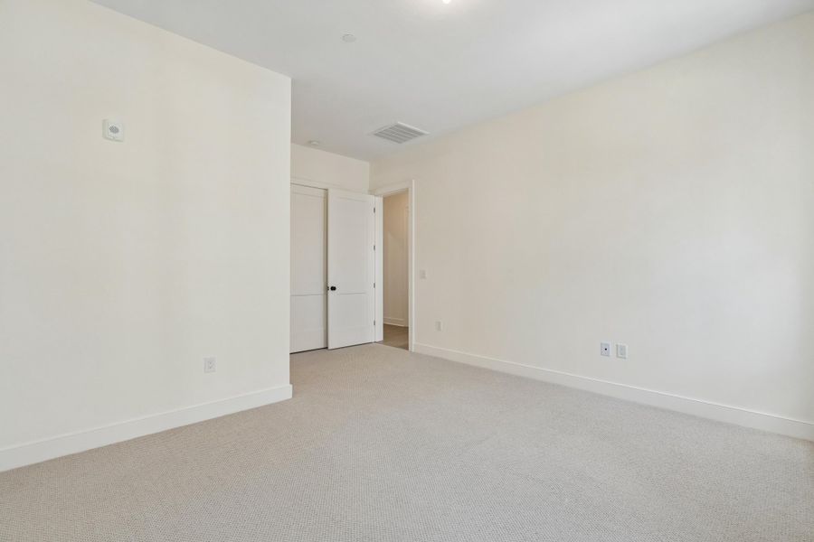 Spacious, unfurnished interior of a new home in , Charleston (Image 11).