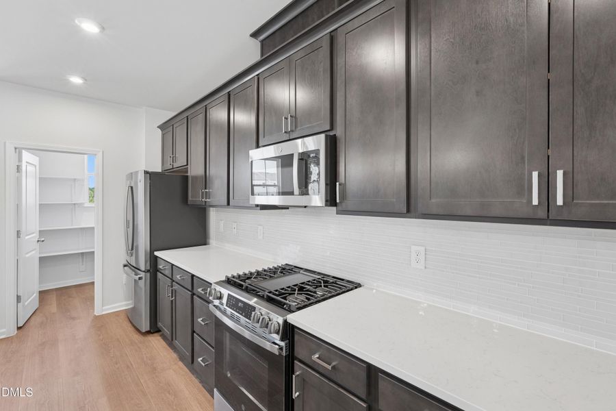 Twinleaf Townes 75_Kitchen 2_10.23.25_we