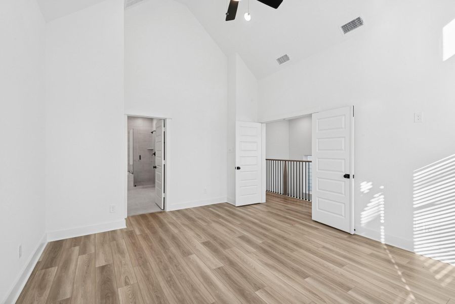 Spacious, unfurnished interior of a new home in Retreat at Oak Park, Houston (Image 14). Spacious, unfurnished interior of a new home in Retreat at Oak Park, Houston (Image 14).