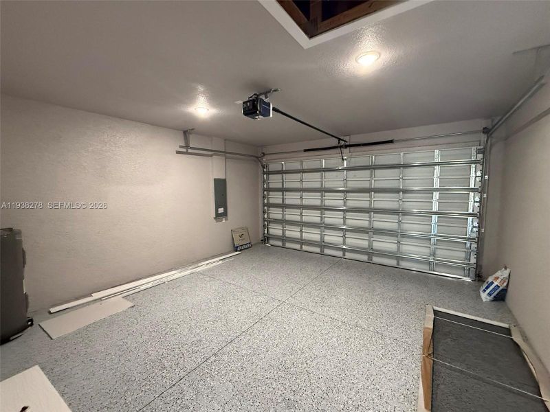 Spacious, unfurnished interior of a new home in , Lehigh Acres (Image 15).