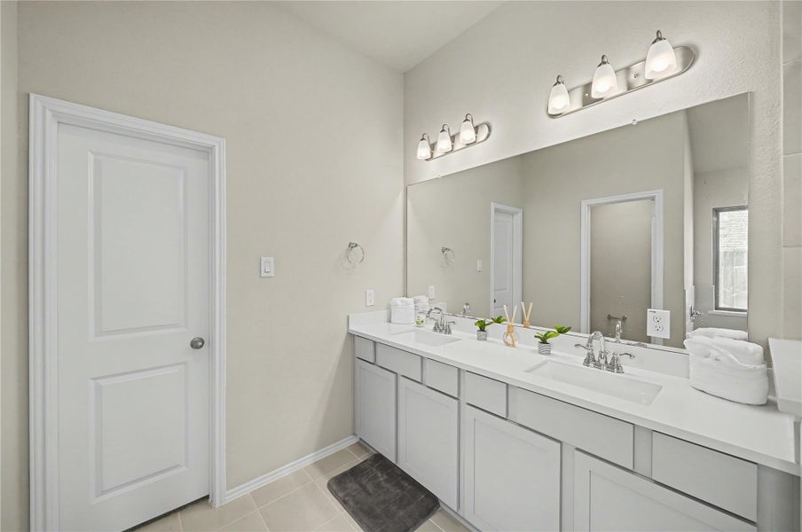 Furnished interior view inside a new home in Candela, Richmond (Image 39).