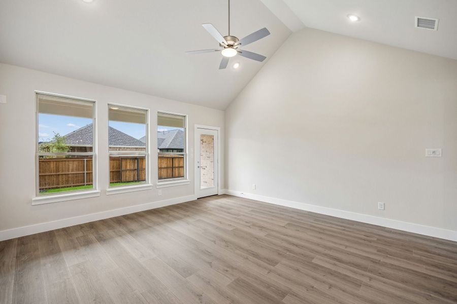 Spacious, unfurnished interior of a new home in Dove Hollow, Waxahachie (Image 18). Spacious, unfurnished interior of a new home in Dove Hollow, Waxahachie (Image 18).