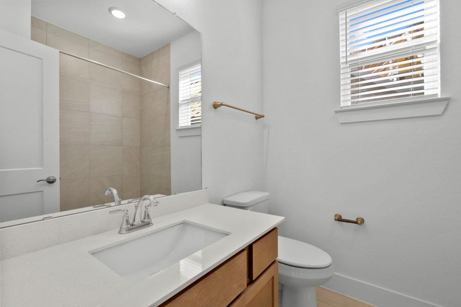 Furnished interior view inside a new home in Meridiana, Iowa Colony (Image 10).