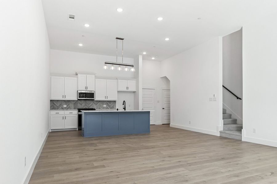 Furnished interior view inside a new home in Cottonwood Creek, Rowlett (Image 5).