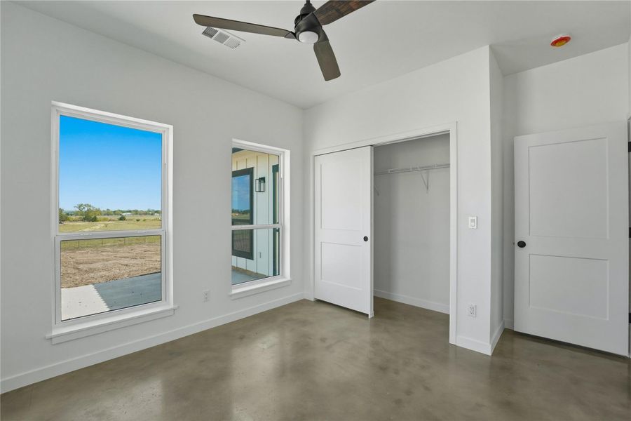 Spacious, unfurnished interior of a new home in , La Grange (Image 8).