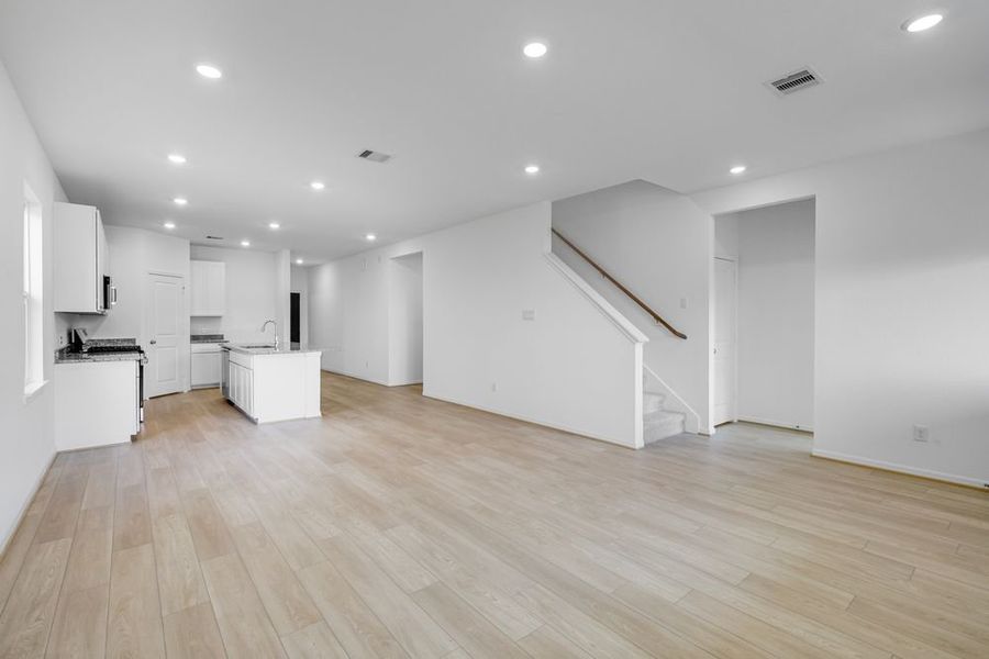 Spacious, unfurnished interior of a new home in Brookewater 45s, Rosenberg (Image 14).