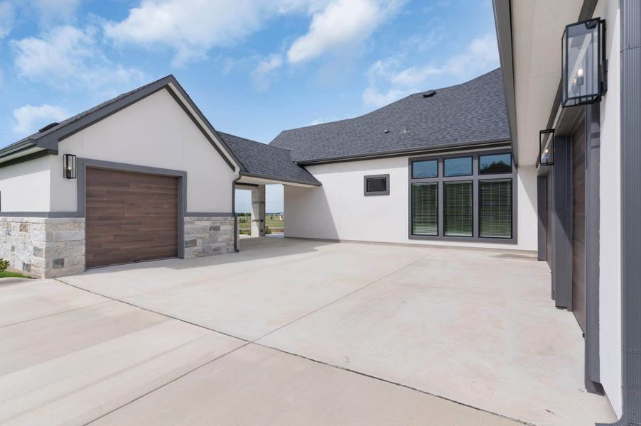 Exterior details and patio area of a home in Feathergrass, Florence (Image 39).