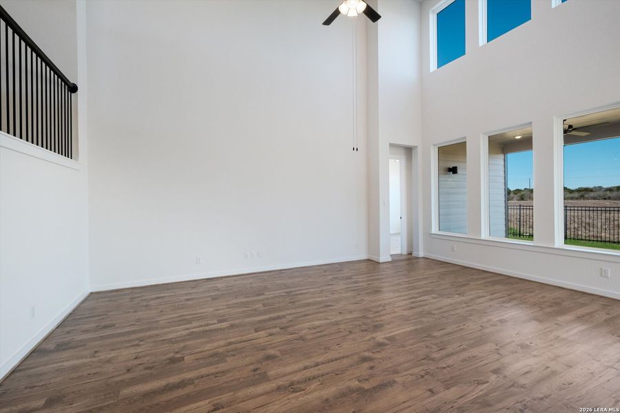 Spacious, unfurnished interior of a new home in Foxbrook, Cibolo (Image 10).