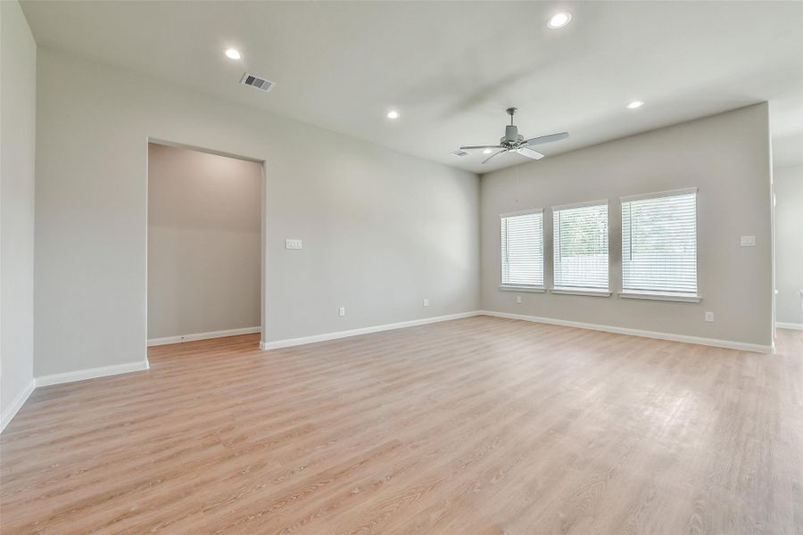 Spacious, unfurnished interior of a new home in King Oaks Village, Baytown (Image 13). Spacious, unfurnished interior of a new home in King Oaks Village, Baytown (Image 13).