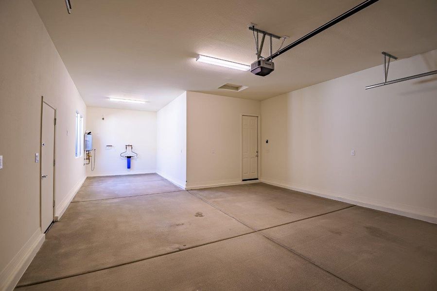 Spacious, unfurnished interior of a new home in Palo Verde at North Creek, Queen Creek (Image 23).